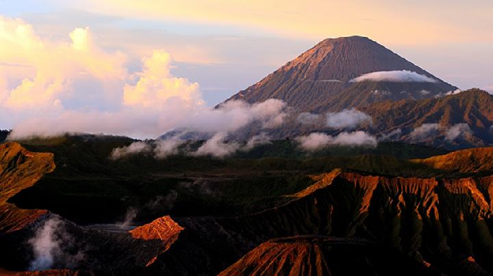 Gunung Semeru, Paku Bumi Yang Juga Singgasana Para Dewa